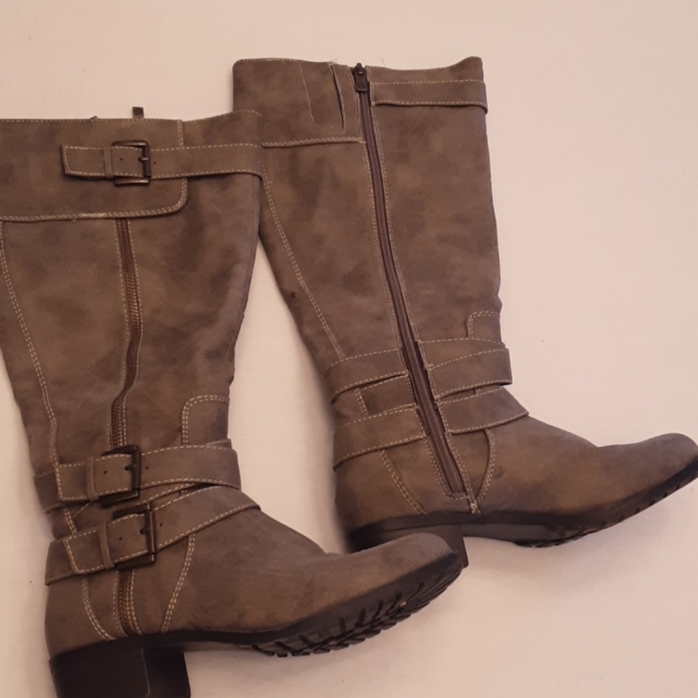 Intaglio Faux Suede Boots Size 6